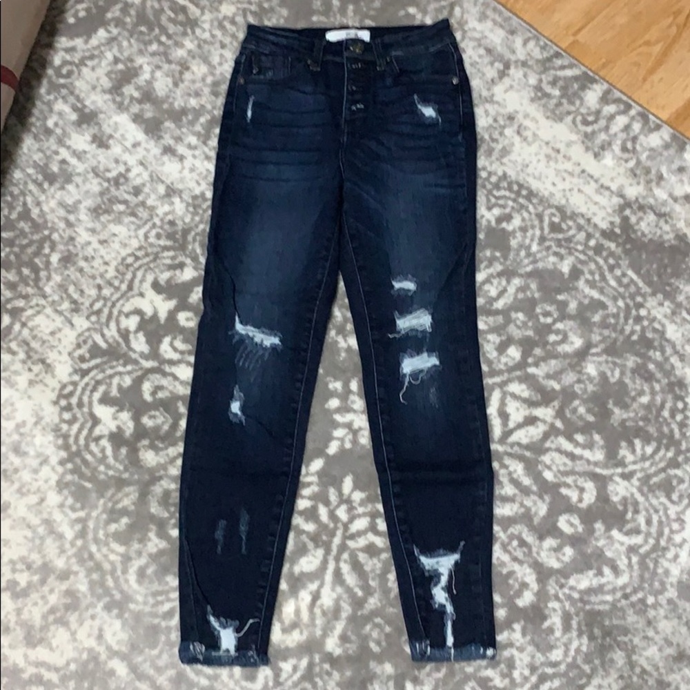 Distressed ankle skinny jeans